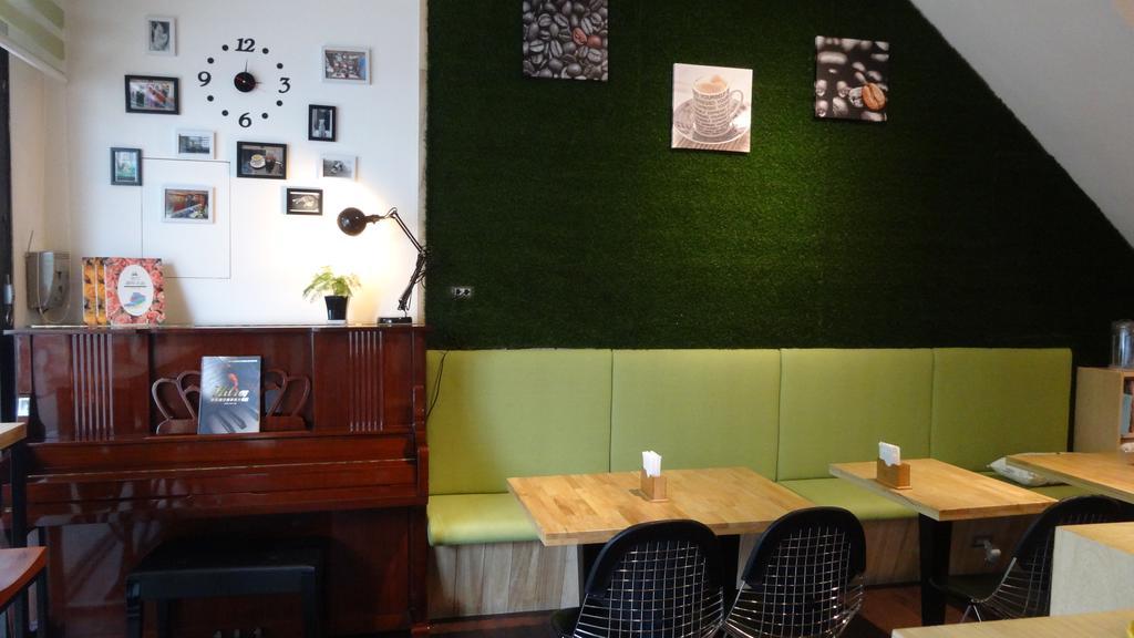 Meow G Cafe Hostel Hualien City Exterior photo