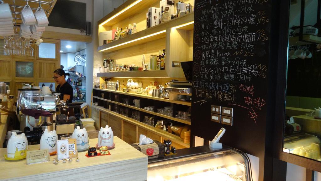 Meow G Cafe Hostel Hualien City Exterior photo